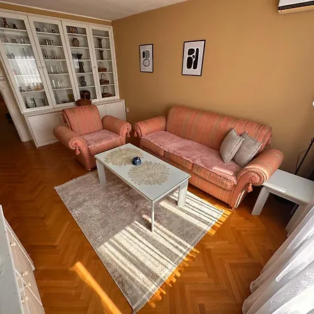 Urban Nest Apartment
