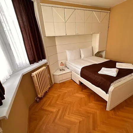 Urban Nest Apartment *